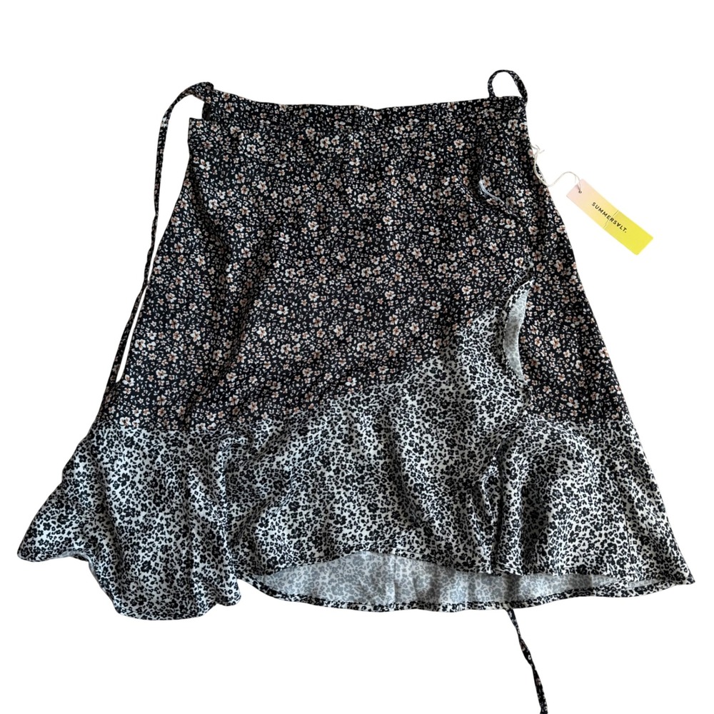 Summersalt Mixed Floral Wrap Mini Skirt Black White Ruffle Hem Size Small NWT
